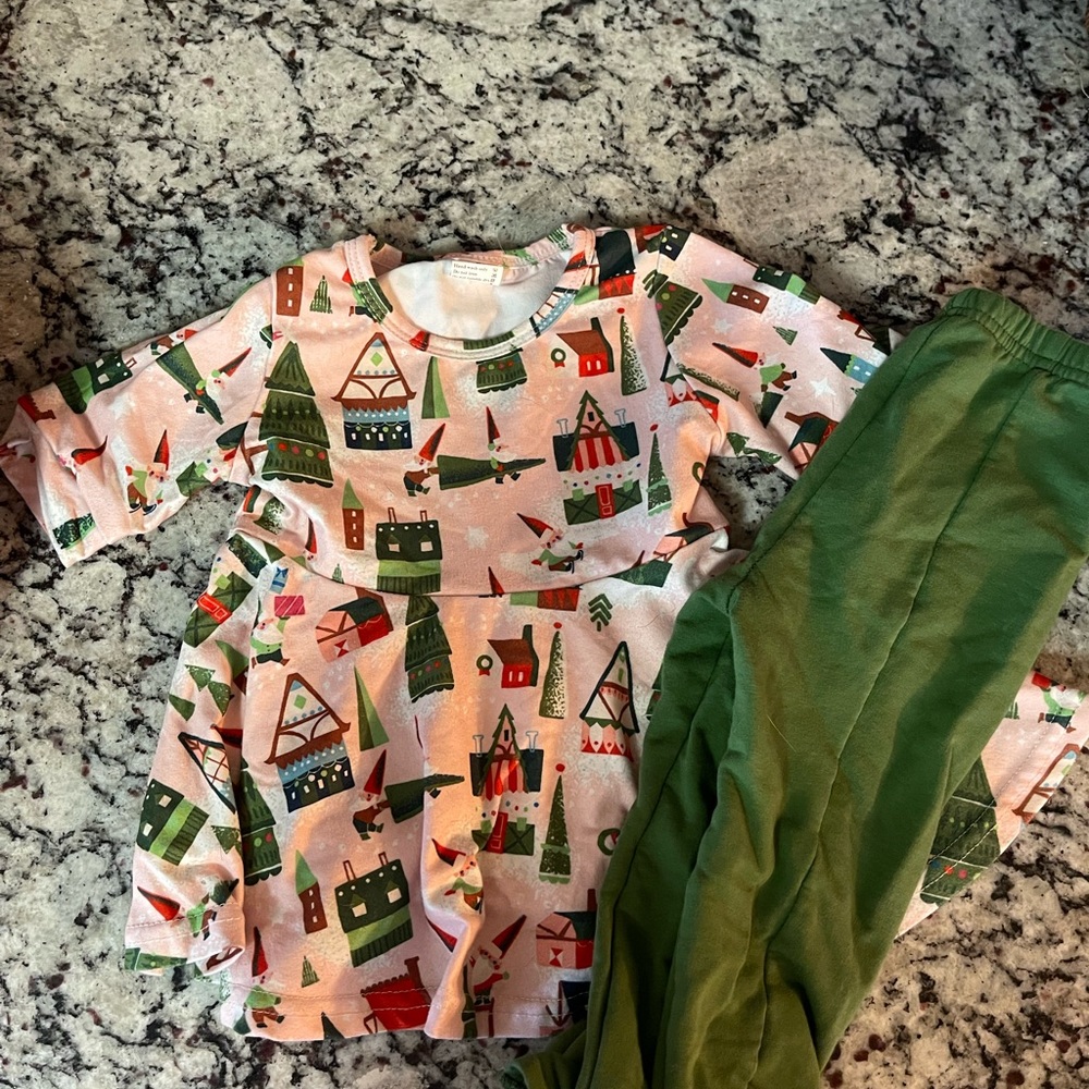 Christmas Gnome Outfit m- EUC